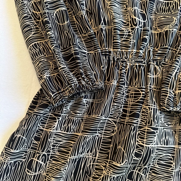 Short dress - back is cut out - Picture 3 of 6